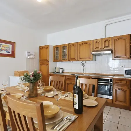 Seaview Aida Apartment *